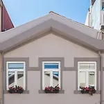 Beachside House In By Lisbeyond * Матозиньюш