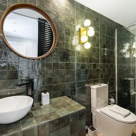 Nyaraló Beachside House In By Lisbeyond