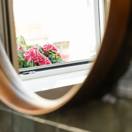 Nyaraló Beachside House In By Lisbeyond