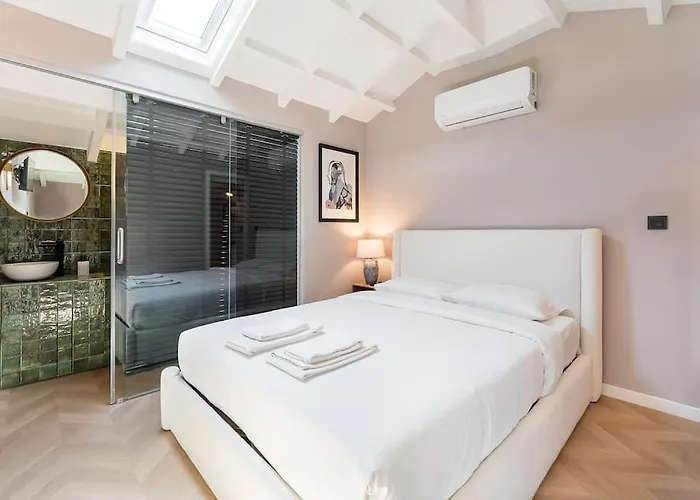 Beachside House In By Lisbeyond Feriehus