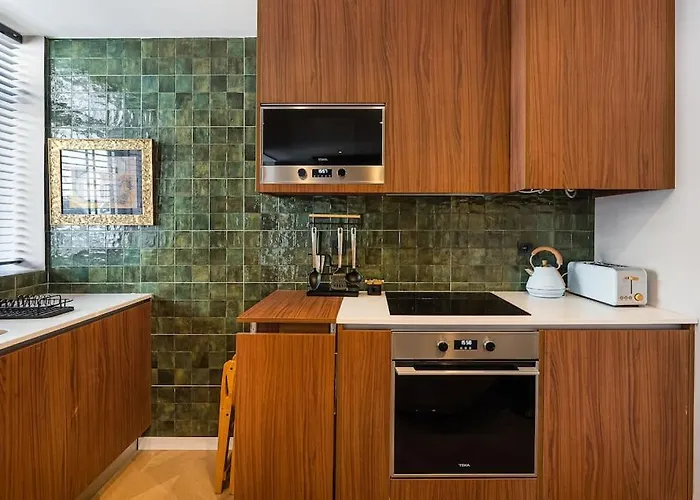 Beachside House In By Lisbeyond Feriehus